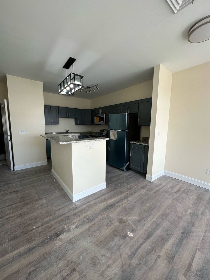 Merrimack Apartment: 366 Daniel Webster Highway