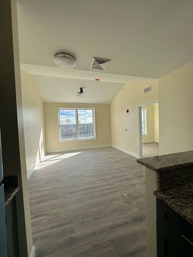 Merrimack Apartment: 366 Daniel Webster Highway