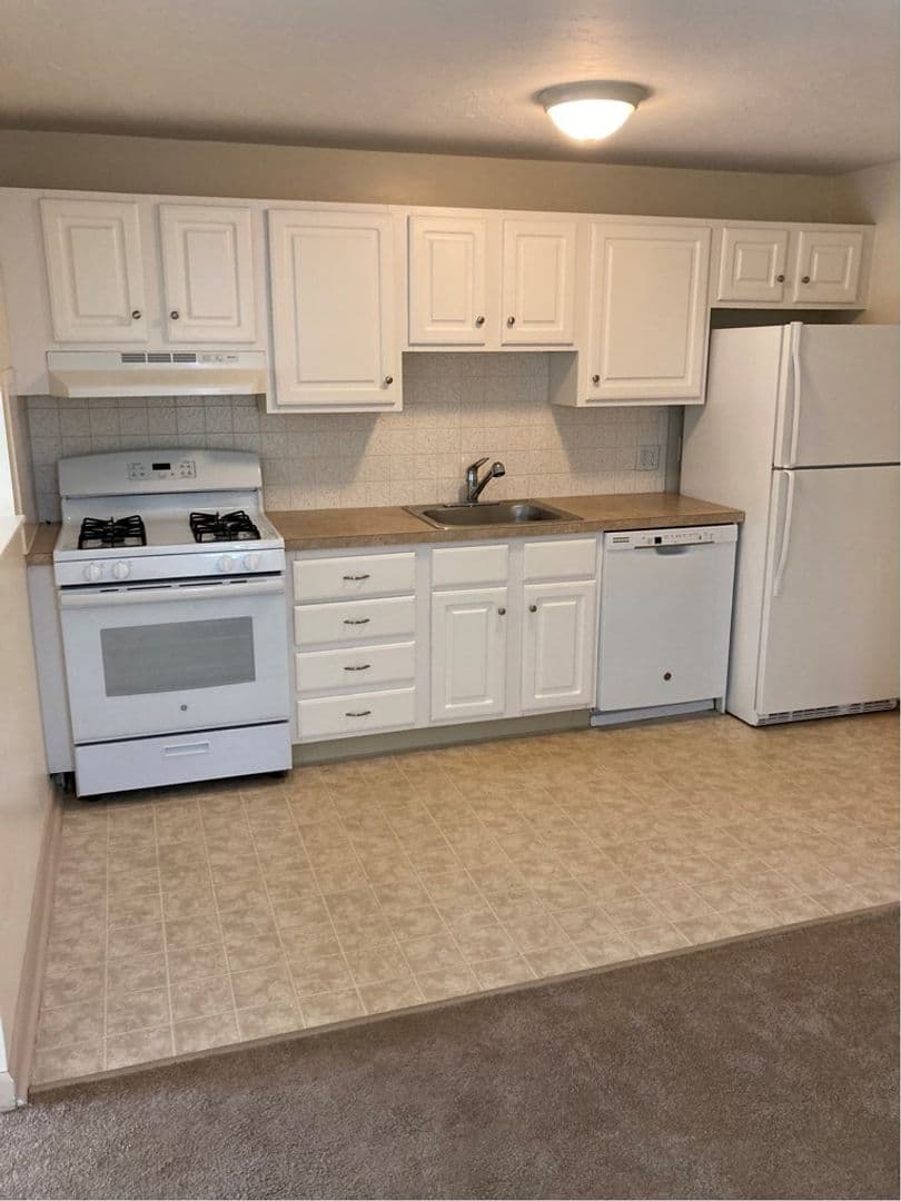 Laconia Apartment: 10-52 Estates Circle