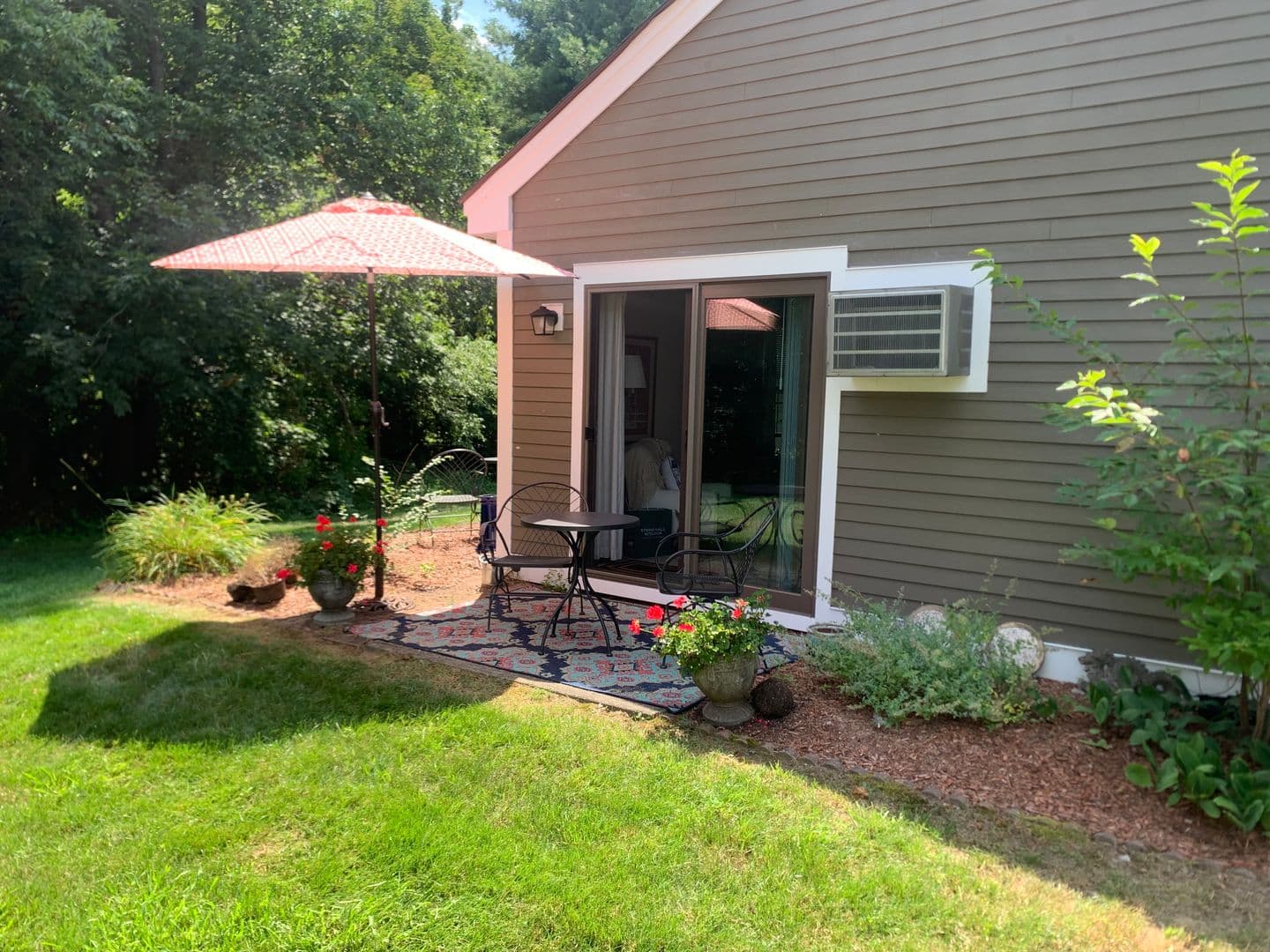 Merrimack Townhome: 13 Hummingbird Lane