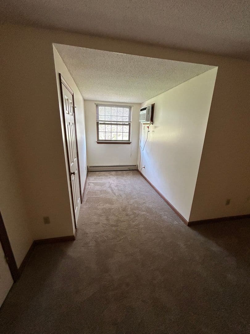Merrimack Townhome: 13 Hummingbird Lane