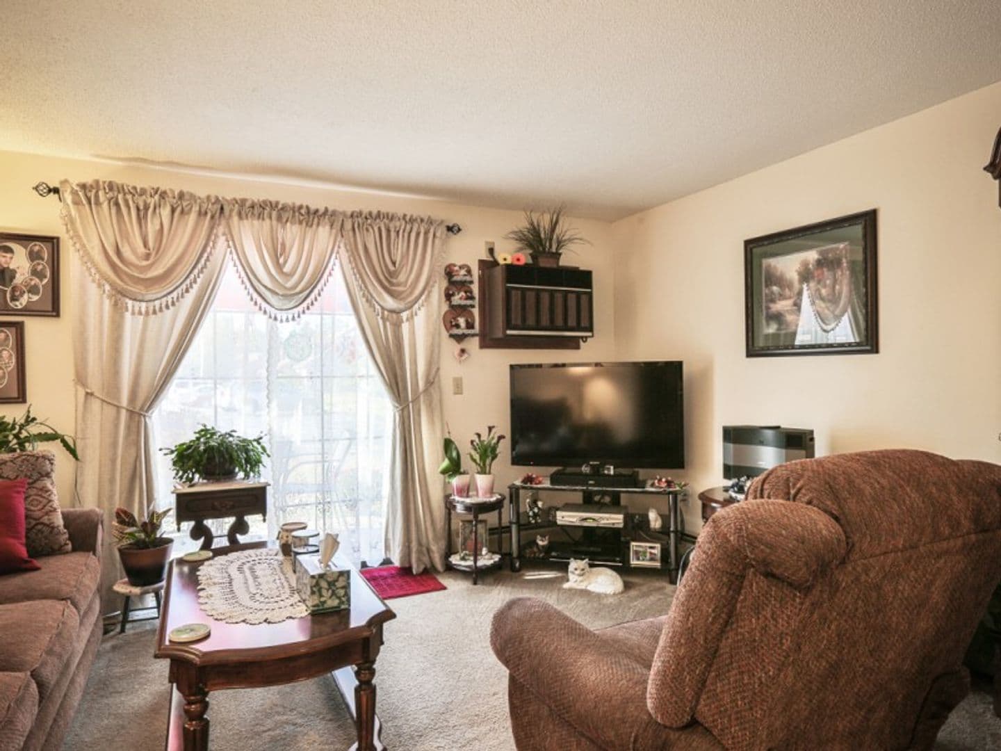 Merrimack Townhome: 13 Hummingbird Lane