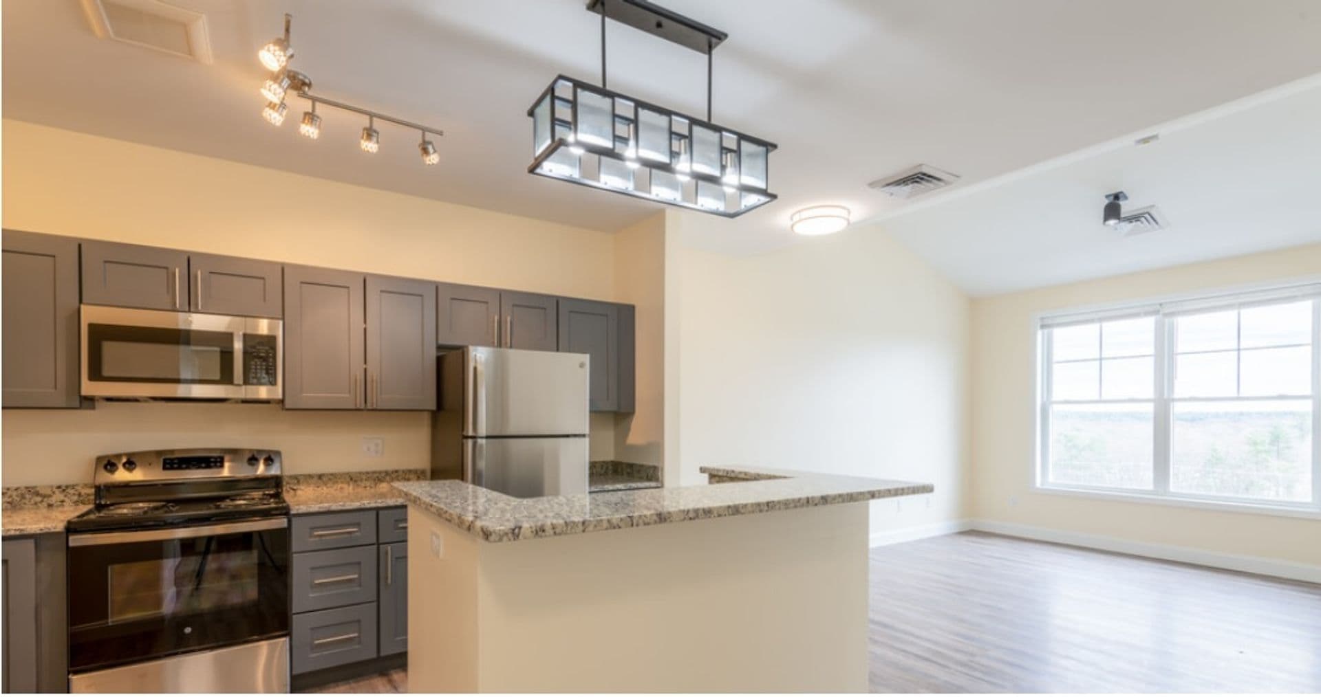 Merrimack Apartment: 366 Daniel Webster Highway