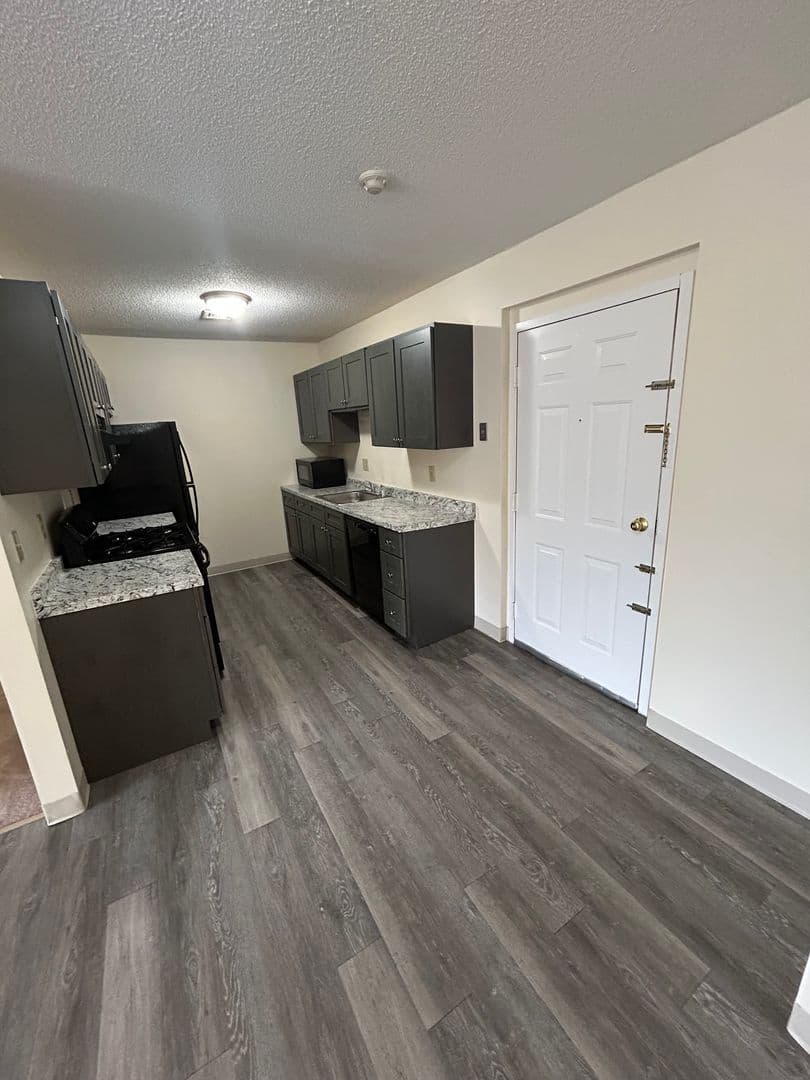 Nashua Apartment: 190 Ledge Street