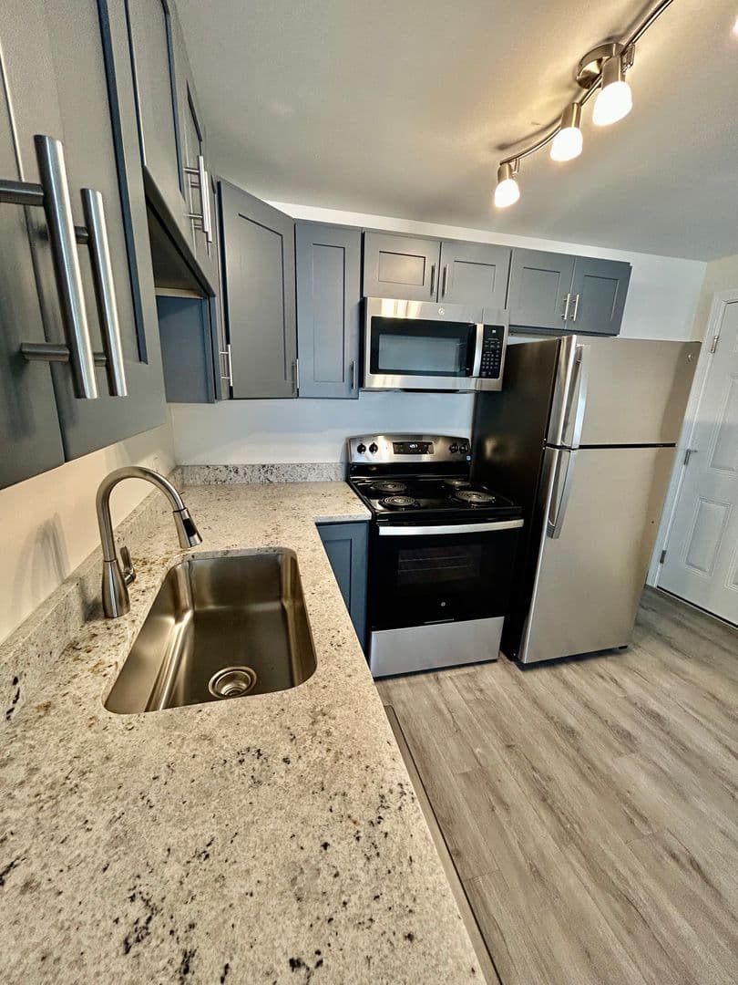 Hudson Apartment: Charles & Cross Streets