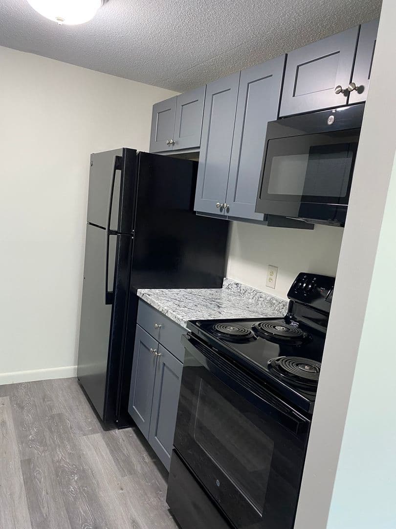 Manchester Apartment: 150 River Road