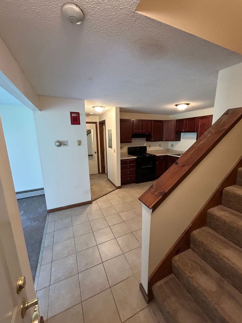 Merrimack Townhome: 13 Hummingbird Lane