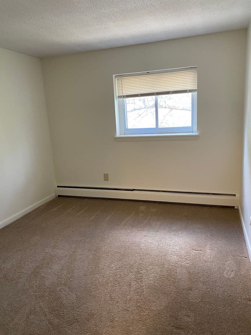 Manchester Apartment: 150 River Road