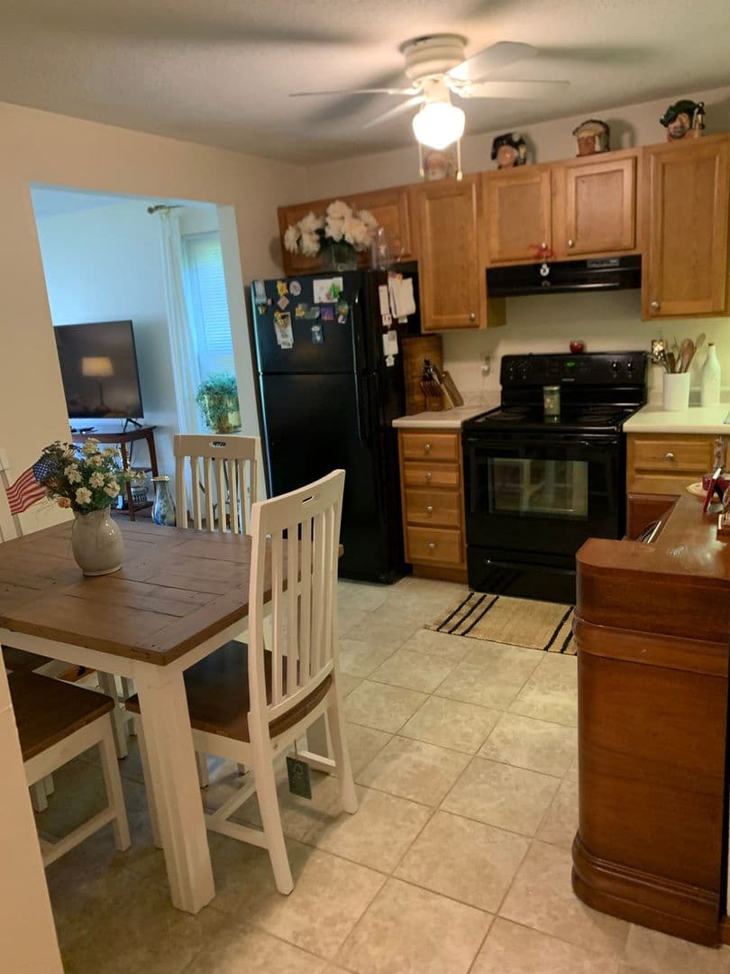 Merrimack Townhome: 13 Hummingbird Lane