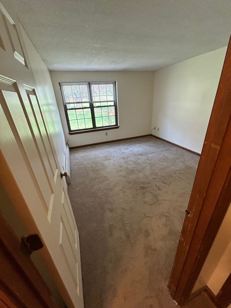 Merrimack Townhome: 13 Hummingbird Lane