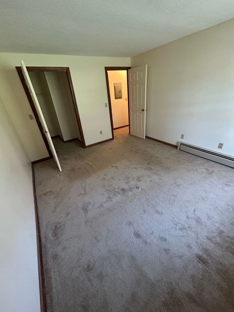 Merrimack Townhome: 13 Hummingbird Lane