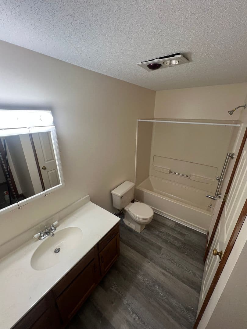 Merrimack Townhome: 13 Hummingbird Lane