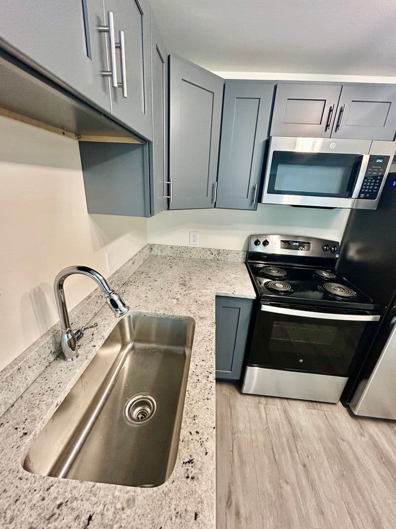Hudson Apartment: Charles & Cross Streets