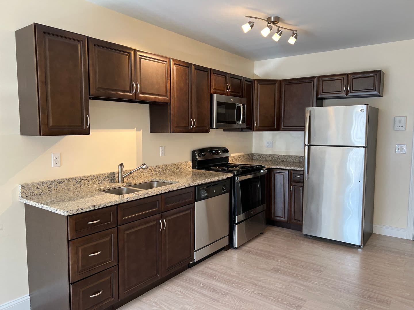 Londonderry Apartment: 6 MacGregor Court