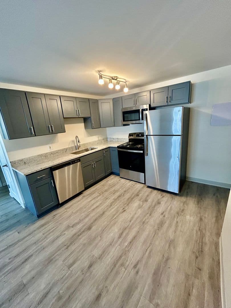 Hudson Apartment: Charles & Cross Streets