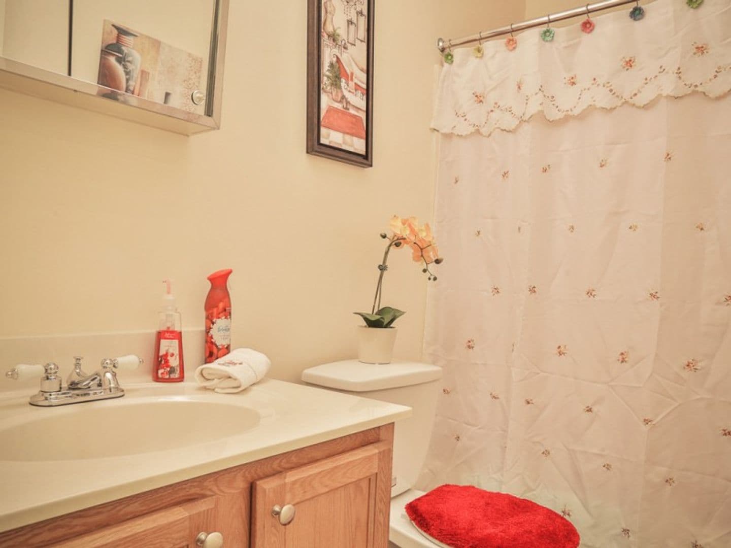 Merrimack Townhome: 13 Hummingbird Lane