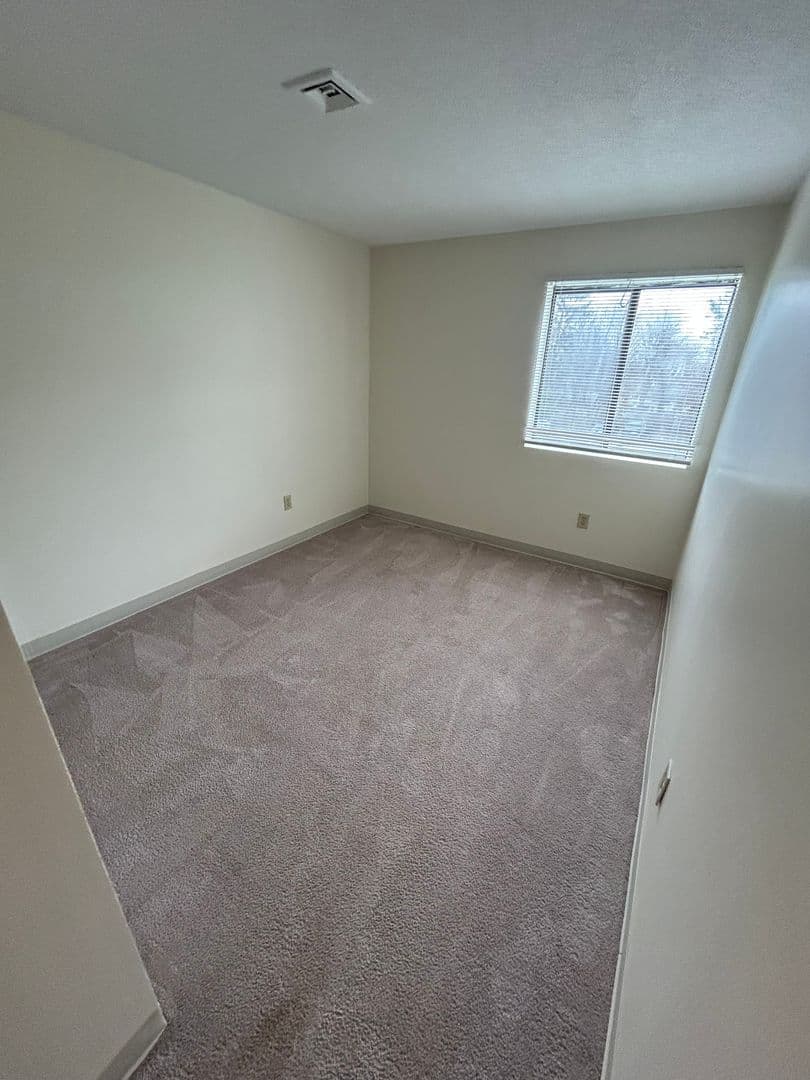 Nashua Apartment: 190 Ledge Street