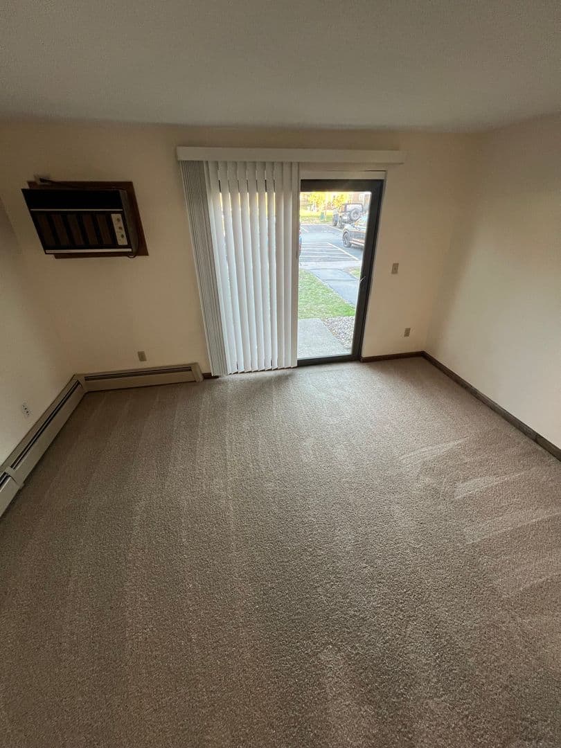 Merrimack Townhome: 13 Hummingbird Lane