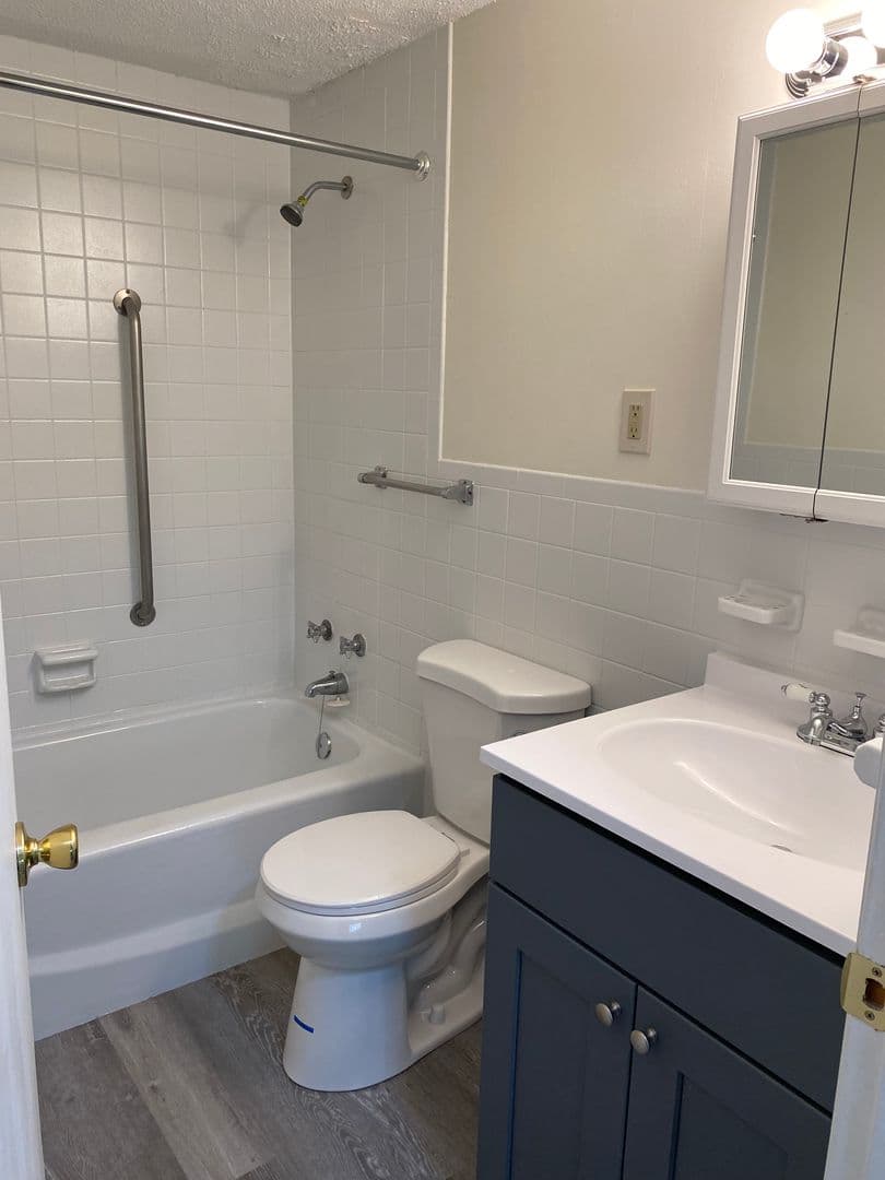 Manchester Apartment: 150 River Road