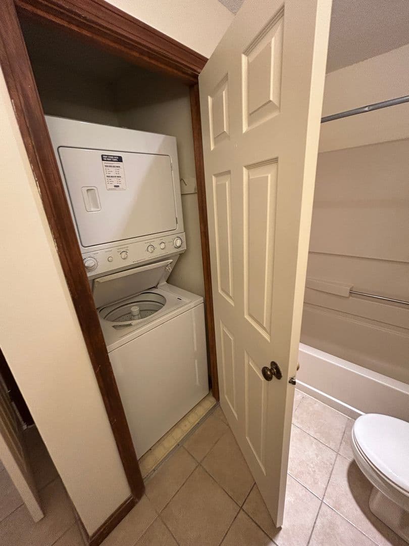 Merrimack Townhome: 13 Hummingbird Lane