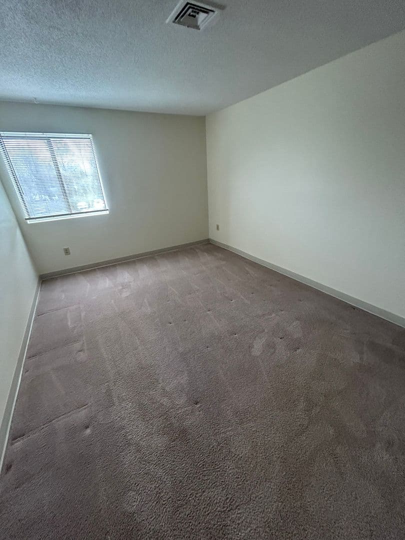Nashua Apartment: 190 Ledge Street