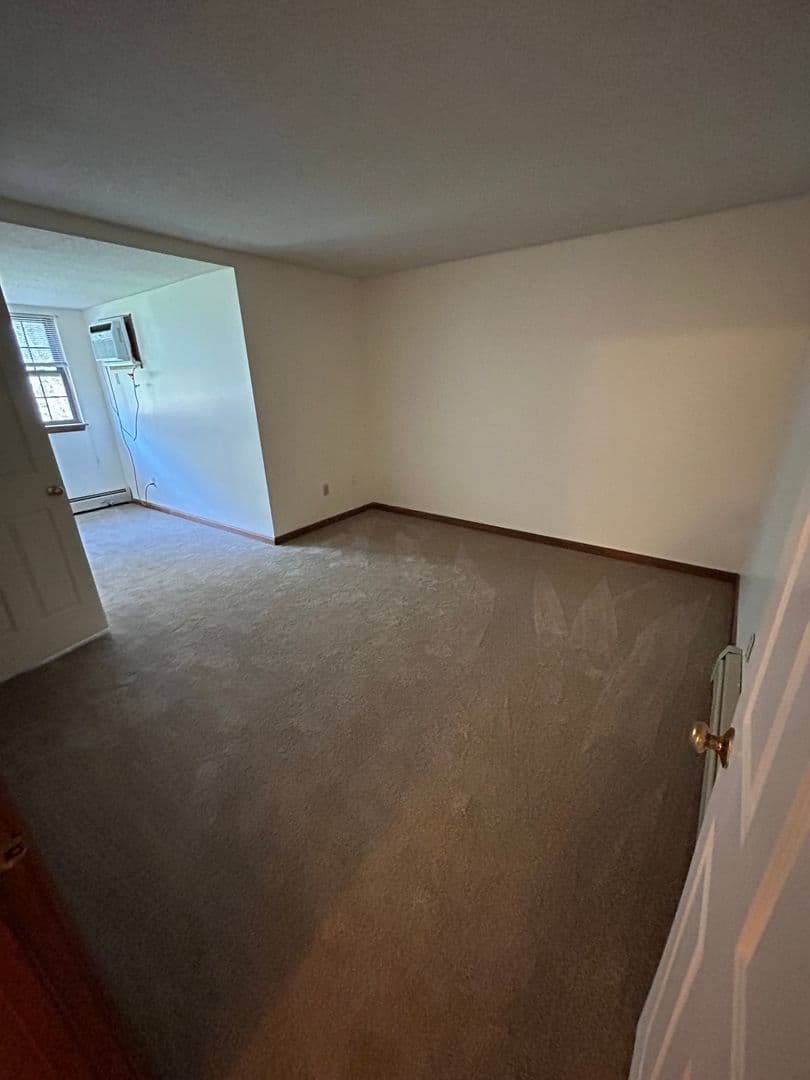 Merrimack Townhome: 13 Hummingbird Lane