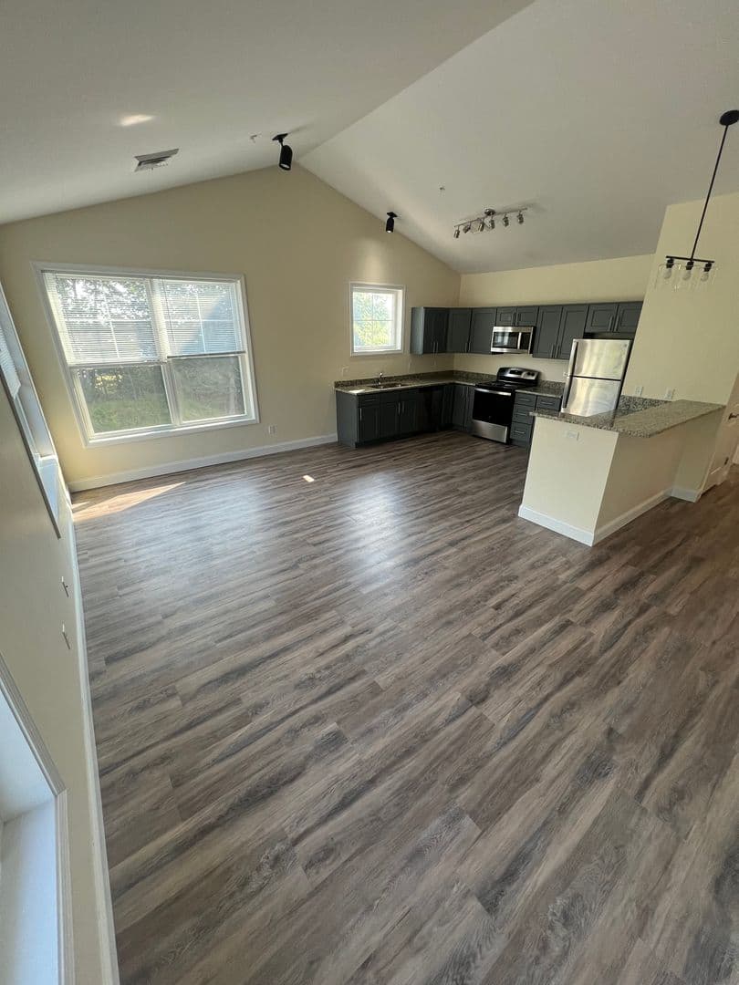 Merrimack Apartment: 366 Daniel Webster Highway