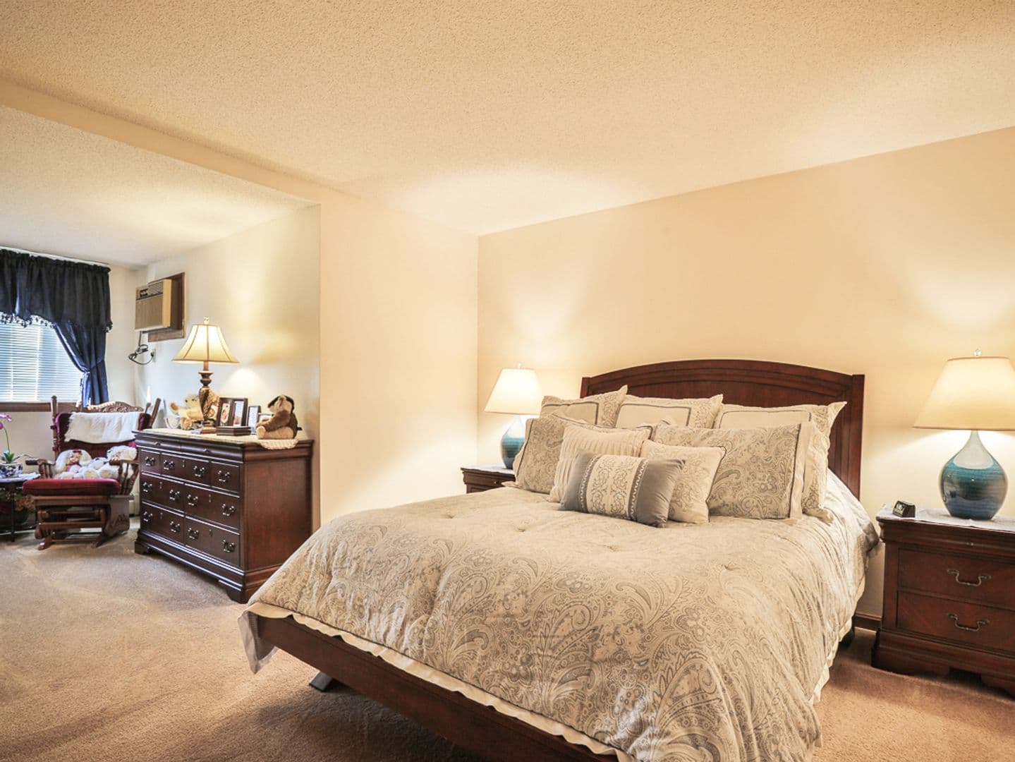 Merrimack Townhome: 13 Hummingbird Lane
