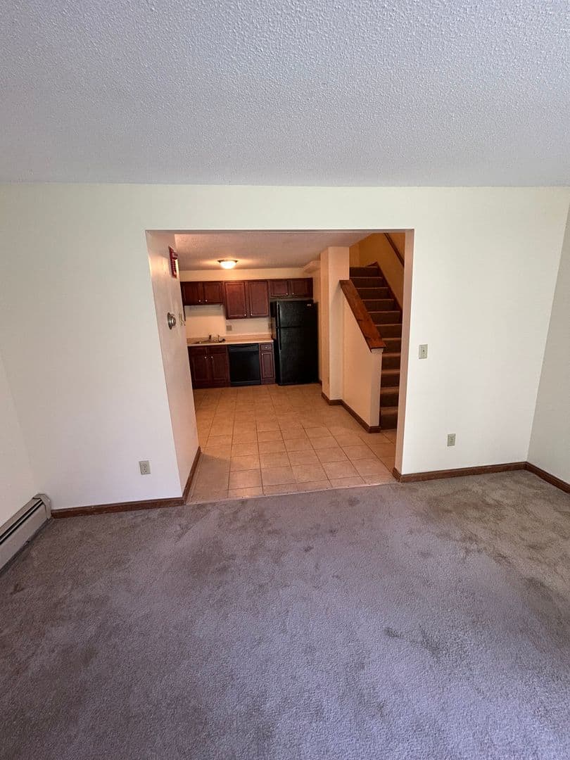 Merrimack Townhome: 13 Hummingbird Lane