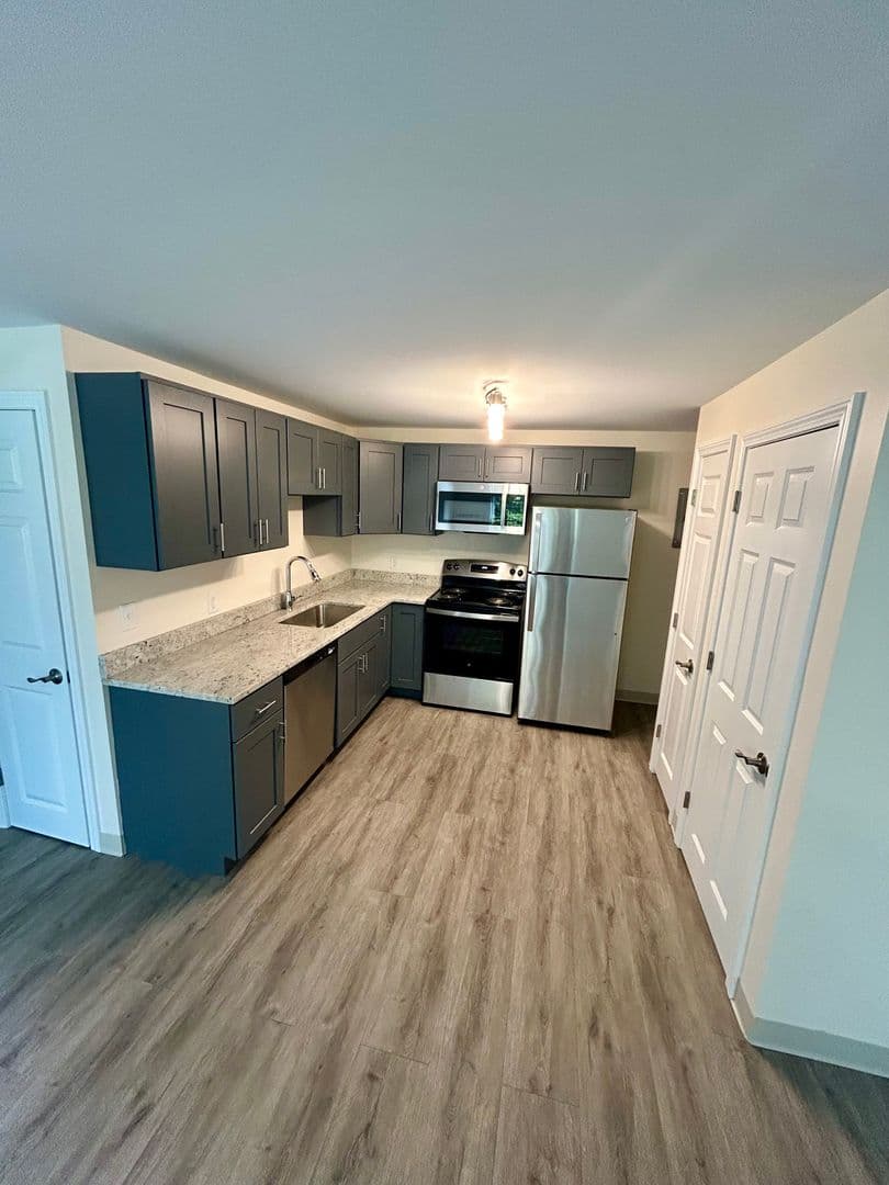 Hudson Apartment: Charles & Cross Streets