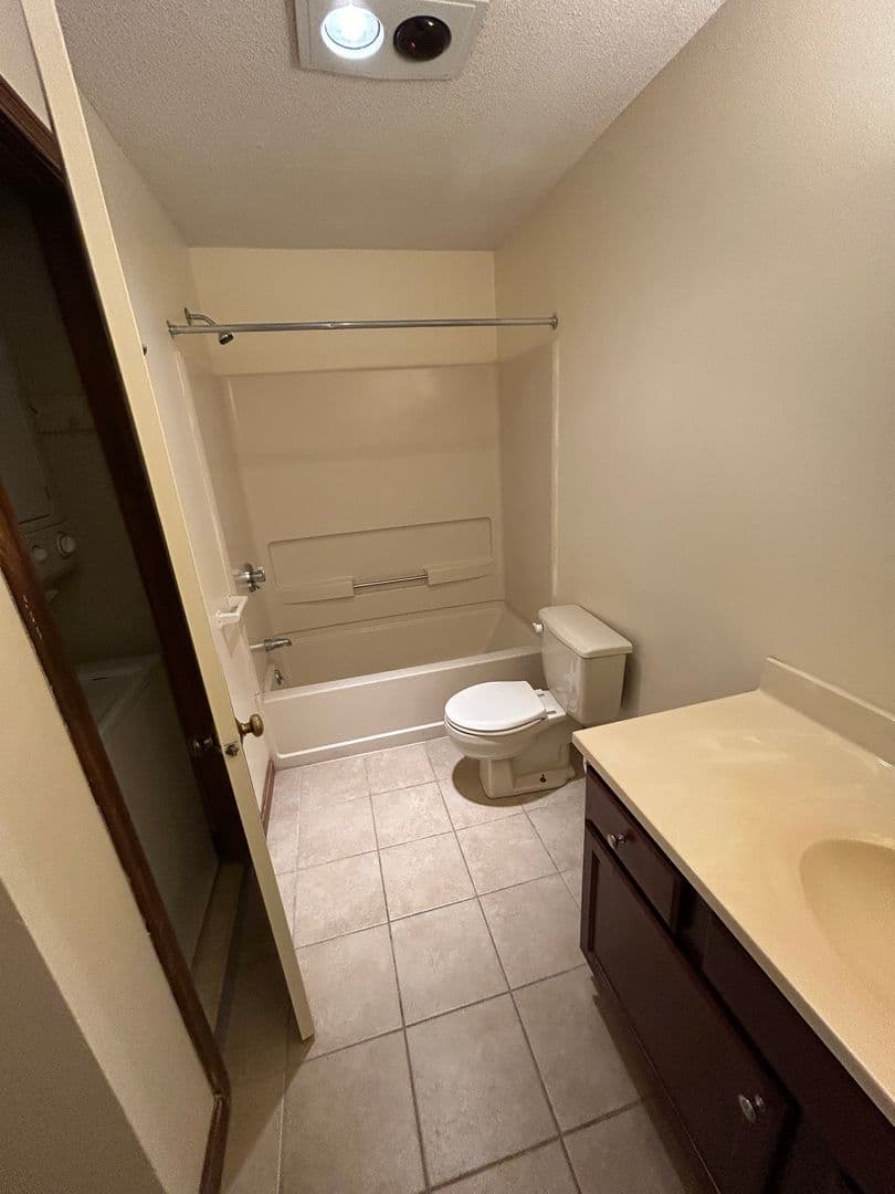 Merrimack Townhome: 13 Hummingbird Lane