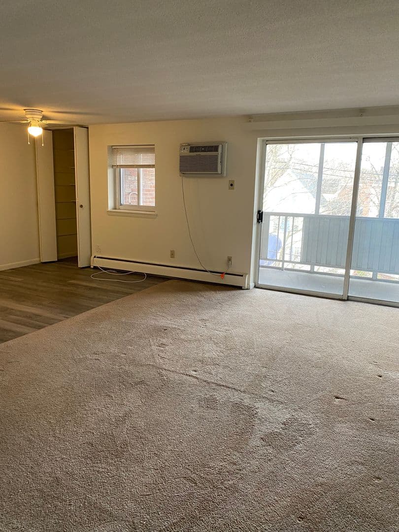 Manchester Apartment: 150 River Road