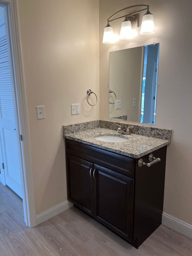 Londonderry Apartment: 6 MacGregor Court
