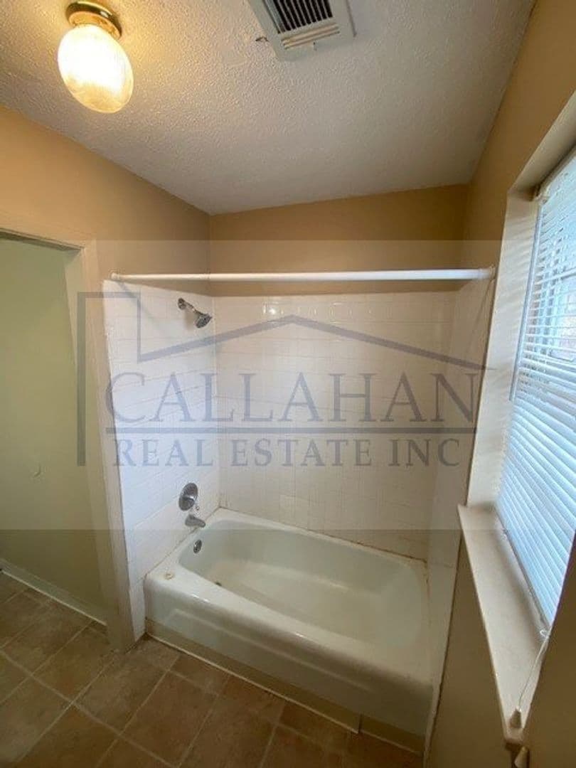 Sherwood Apartment: 8205 East Woodview Dr