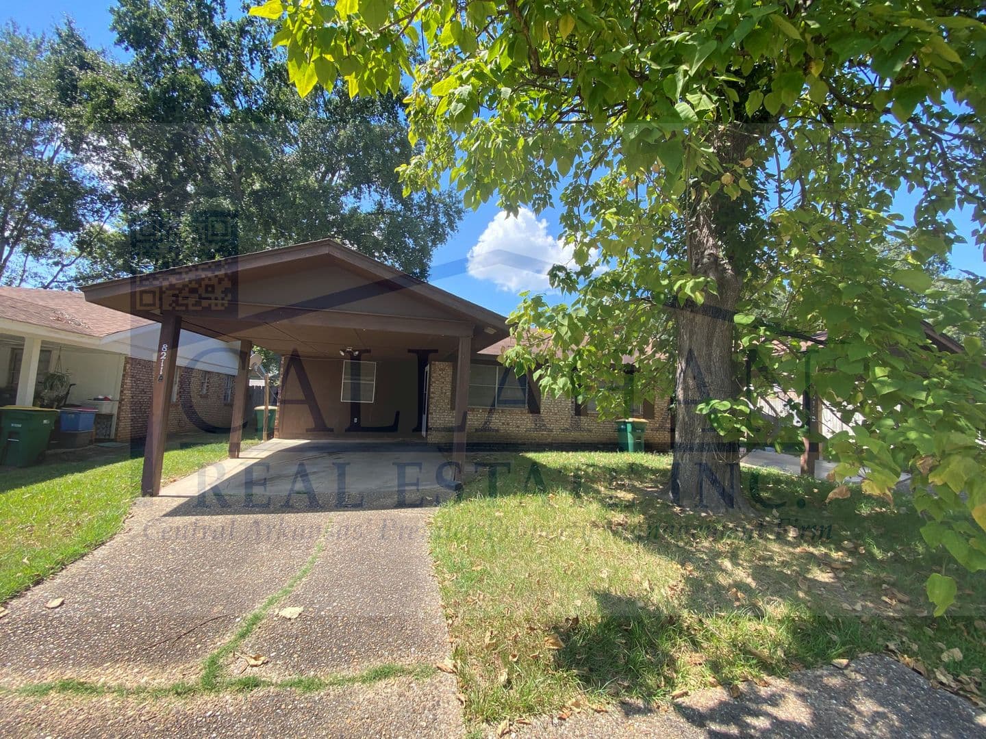 Sherwood Apartment: 8211 Woodview