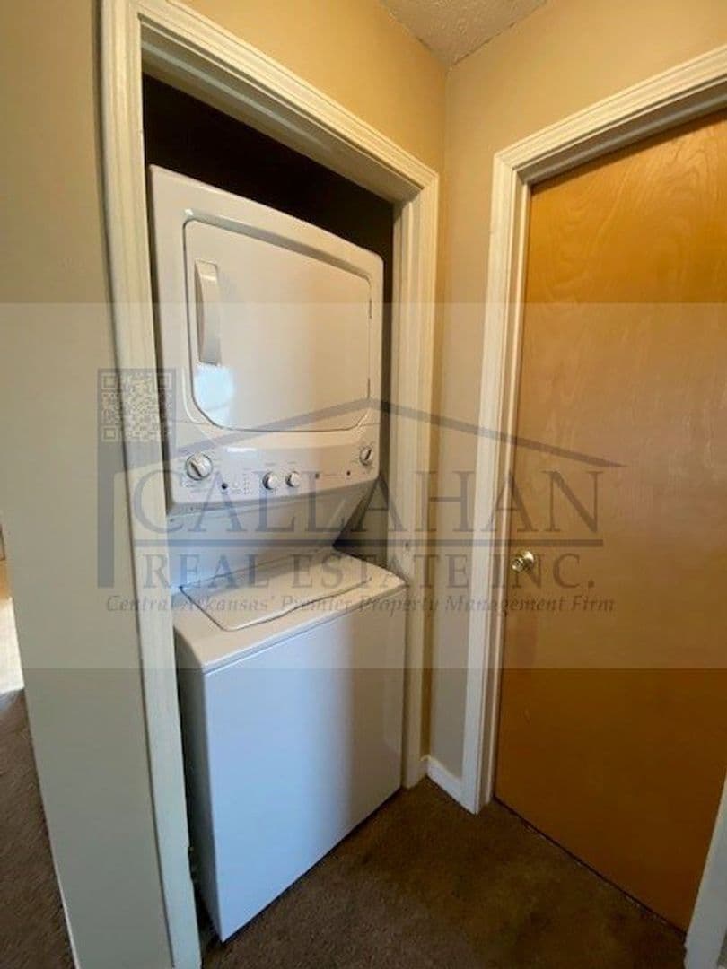 Sherwood Apartment: 111 Almond Cove
