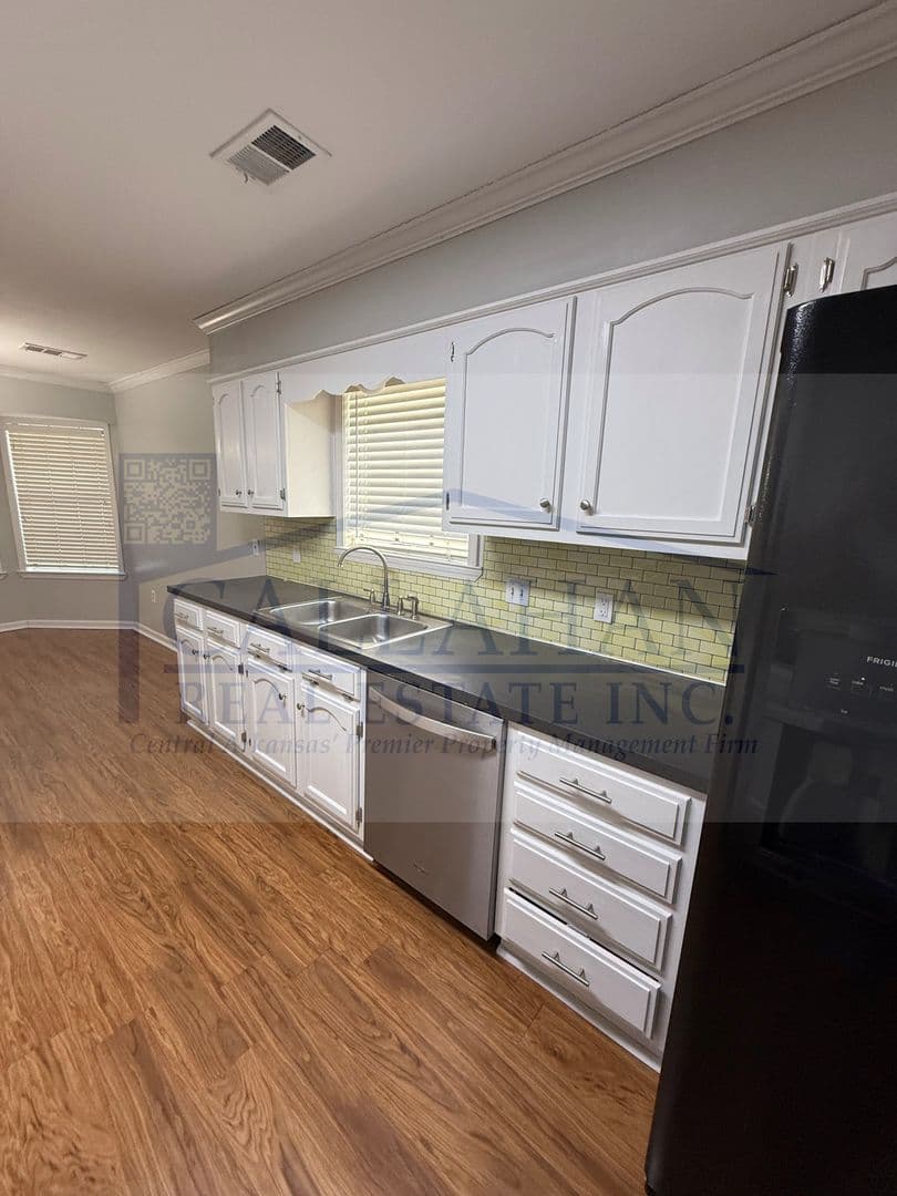 Maumelle House: 27 Oakridge Dr