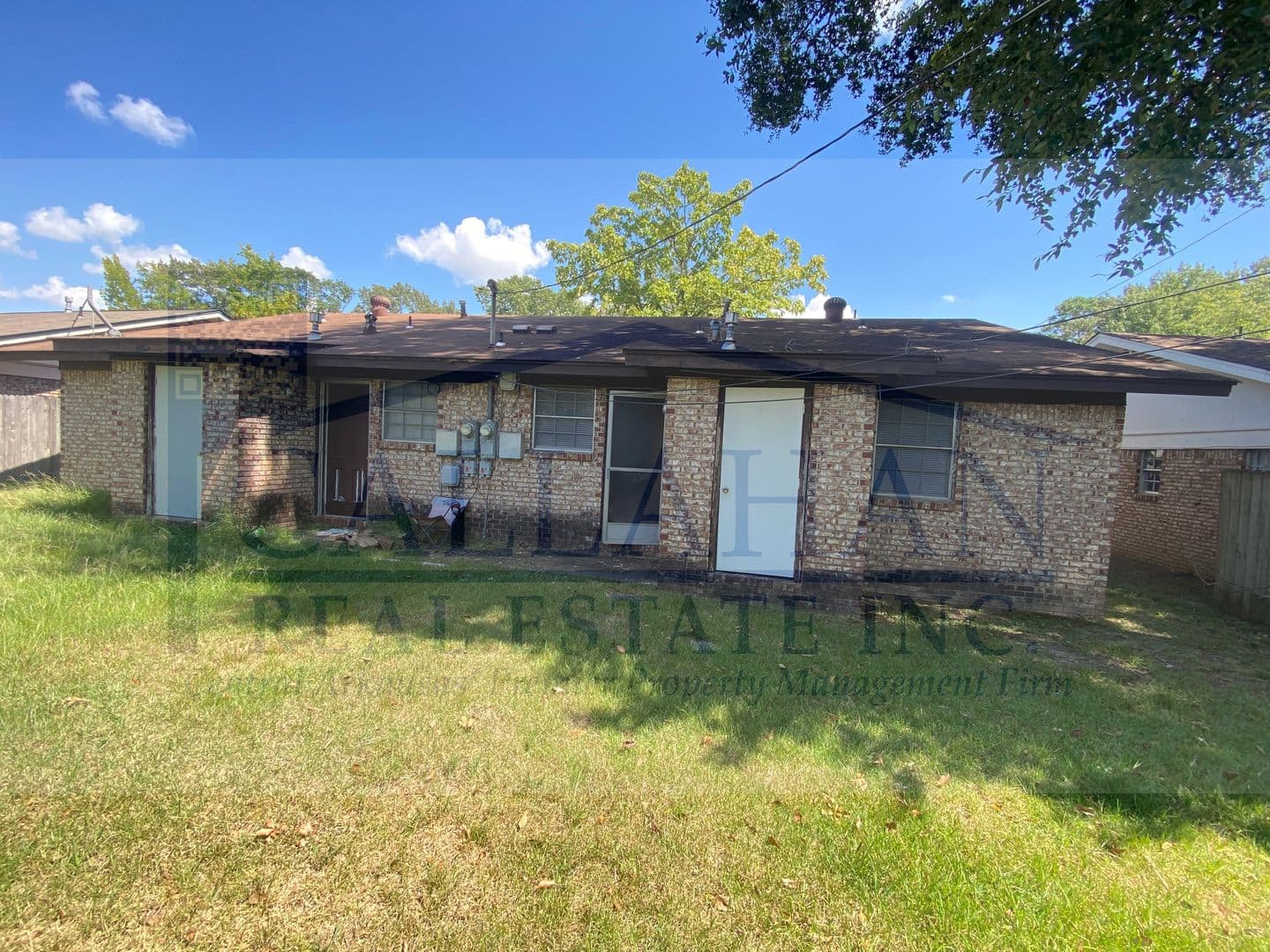 Sherwood Apartment: 8211 Woodview