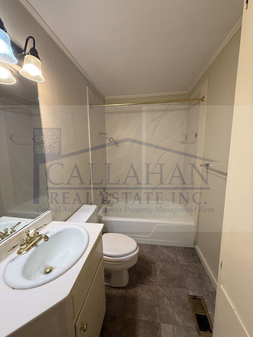 Little Rock House: 5422 Hawthorne Rd