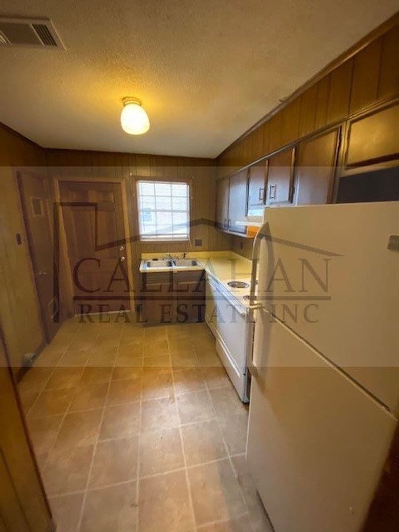 Sherwood Apartment: 8205 East Woodview Dr