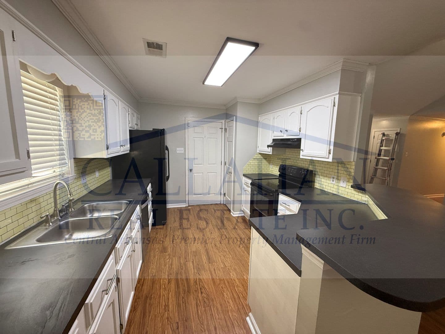 Maumelle House: 27 Oakridge Dr