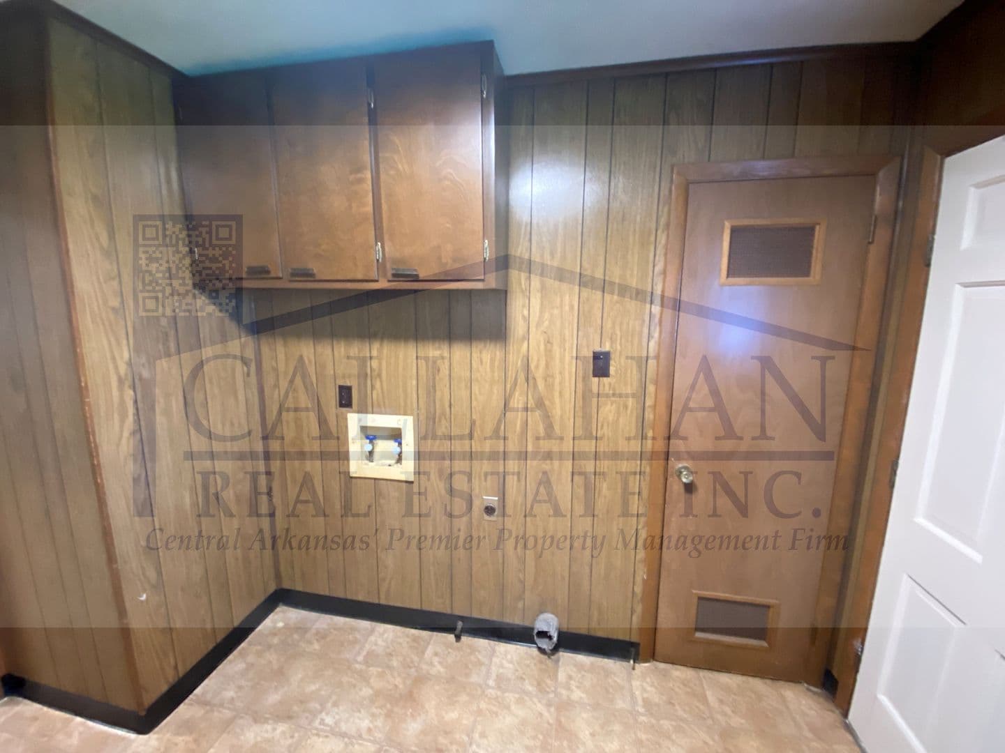 Sherwood Apartment: 8211 Woodview