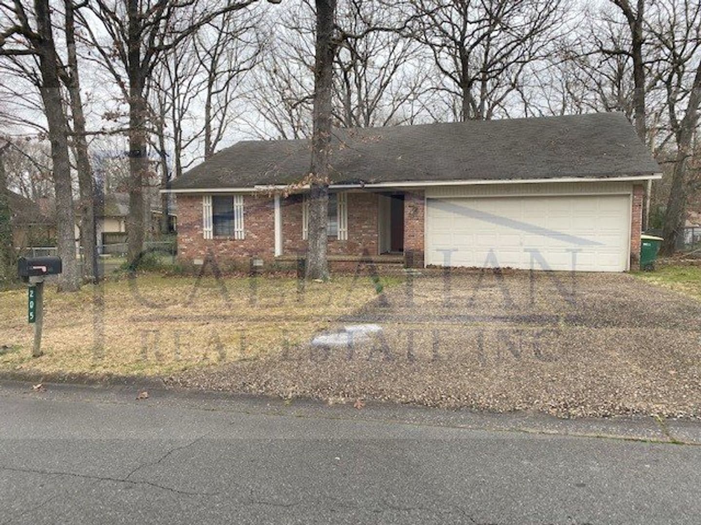 Jacksonville House: 205 Lynnewood Drive