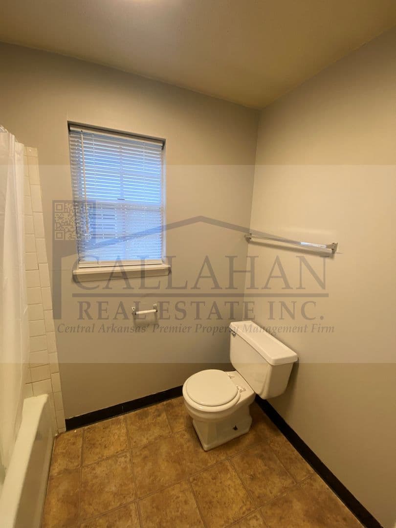 Sherwood Apartment: 8211 Woodview