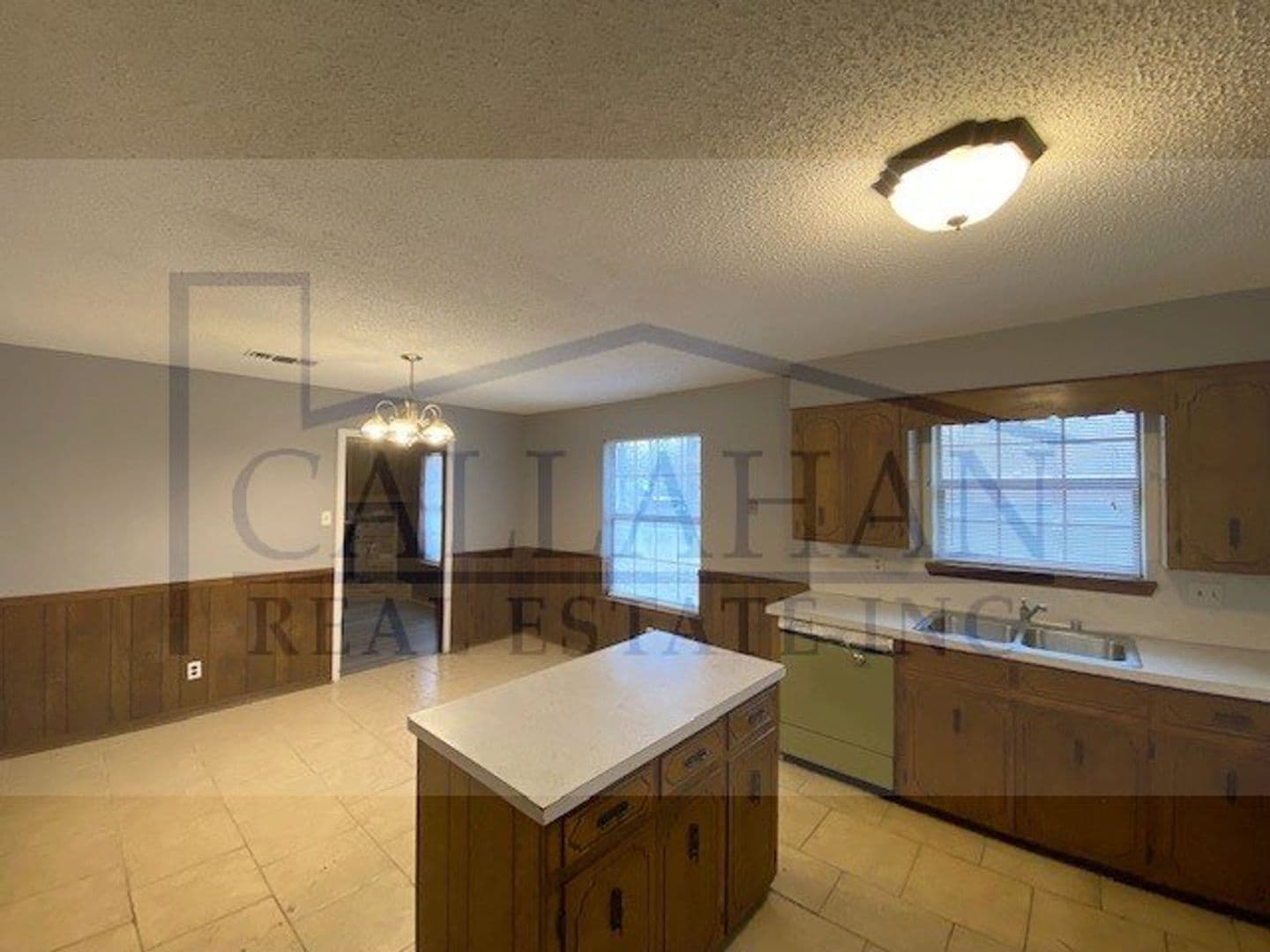 Jacksonville House: 205 Lynnewood Drive