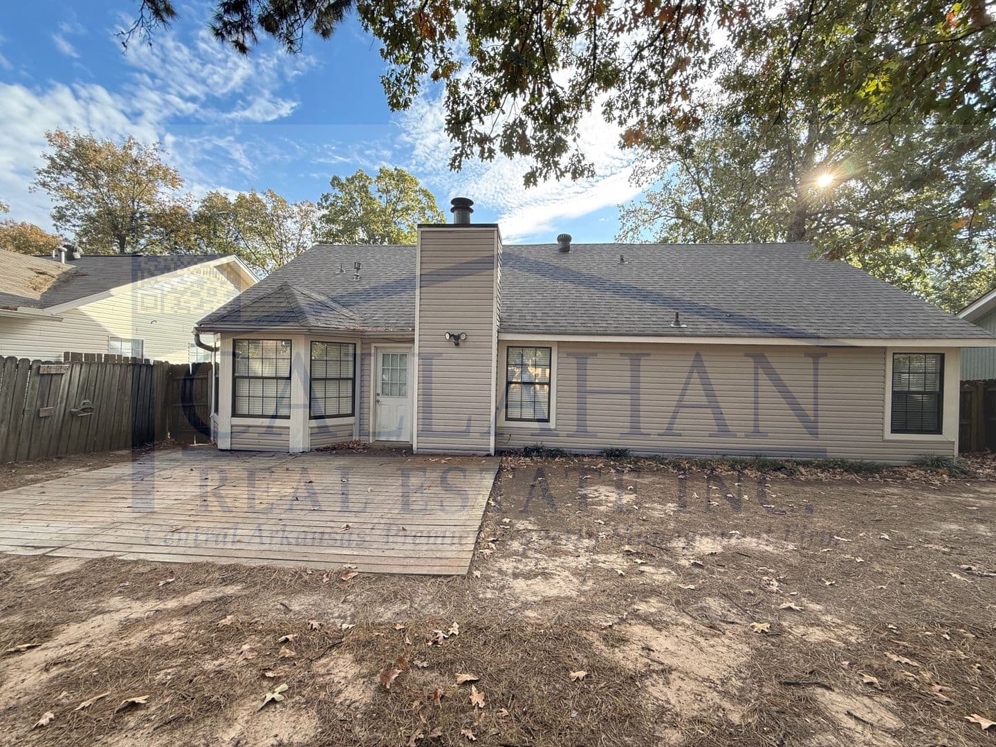 Maumelle House: 27 Oakridge Dr