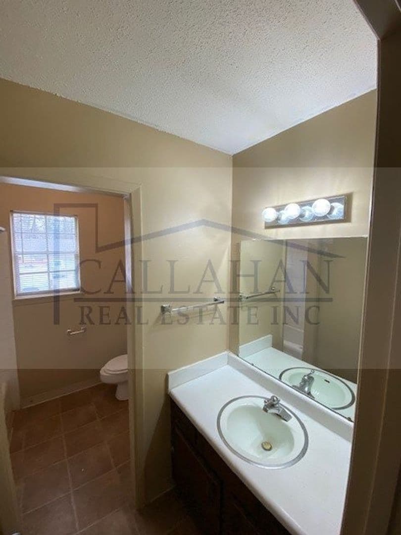 Sherwood Apartment: 8205 East Woodview Dr
