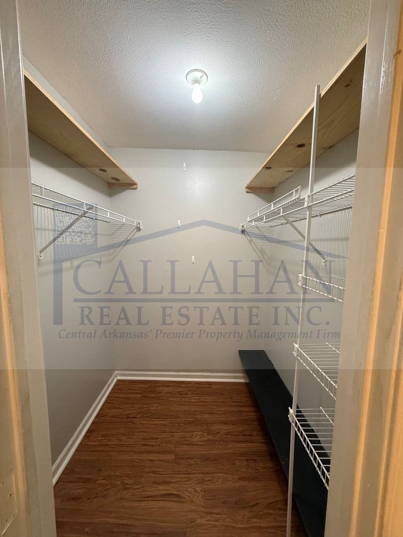 Maumelle House: 27 Oakridge Dr