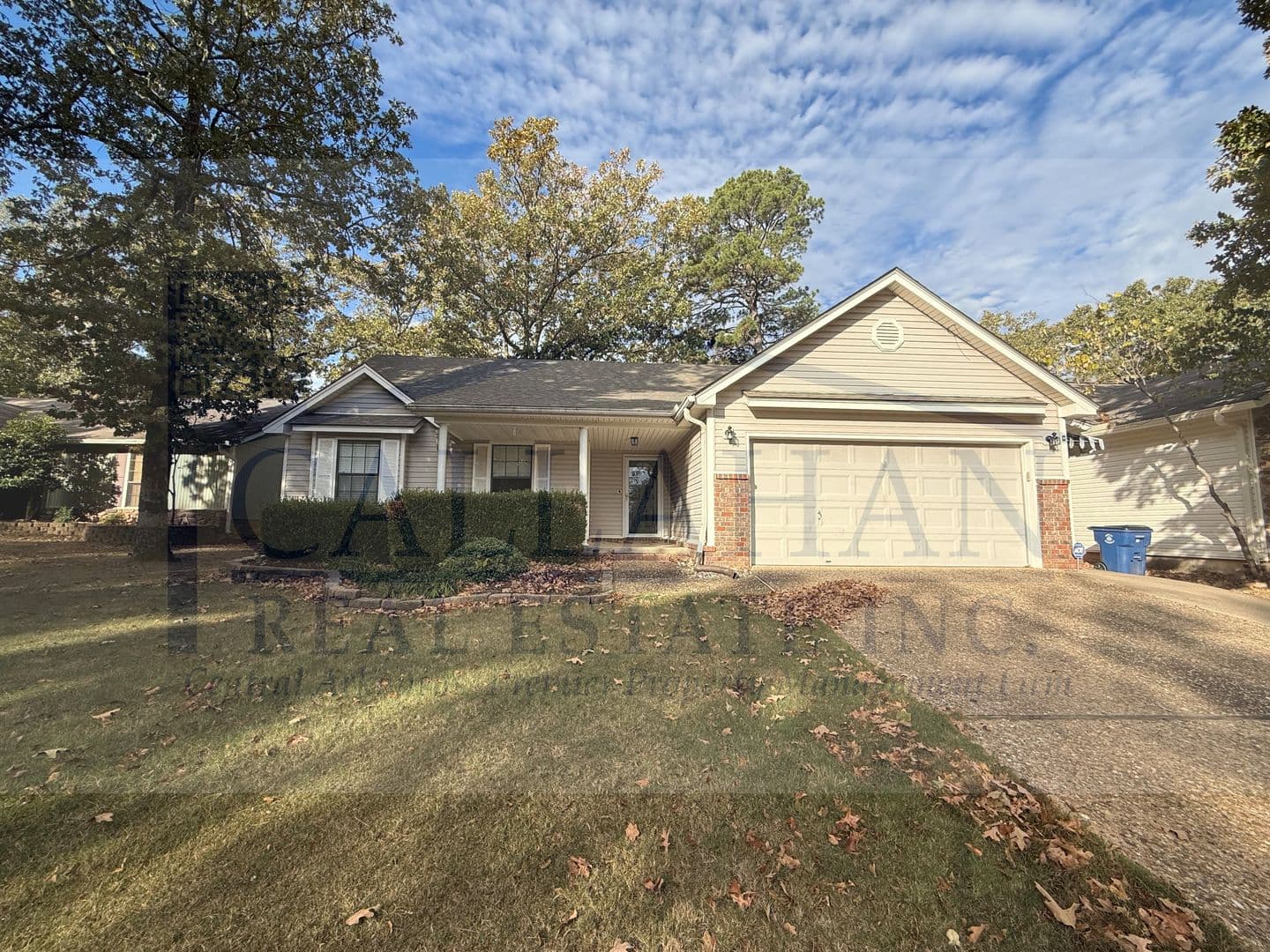 Maumelle House: 27 Oakridge Dr