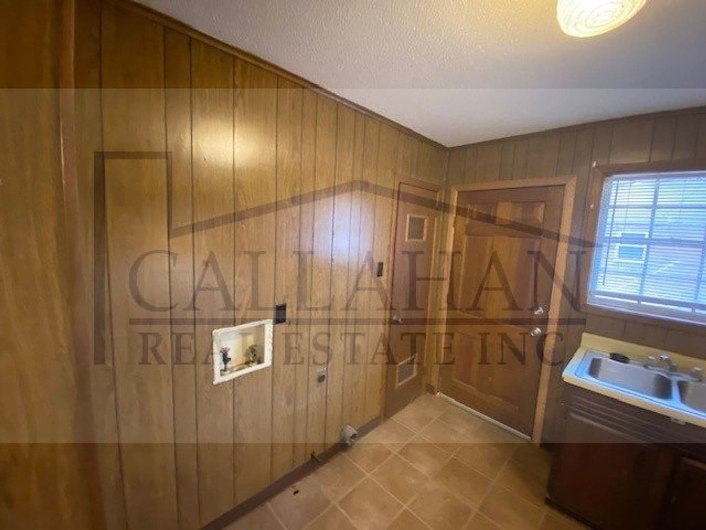 Sherwood Apartment: 8205 East Woodview Dr